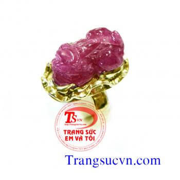 Nhẫn nữ tỳ hưu ruby thiên nhiên