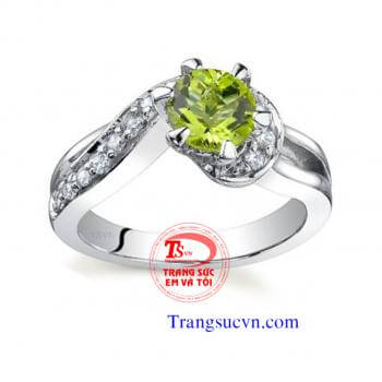 Nhẫn đá quý mệnh hỏa vàng trắng đá peridot