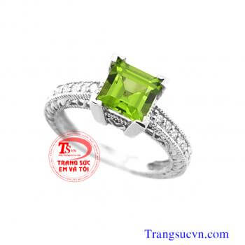 Nhẫn nữ đẹp vàng trắng đá peridot thiên nhiên