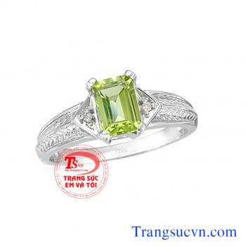Nhẫn Nữ vàng gắn đá tự nhiên, đeo hợp thời trang hộ mênh, chất lượng vàng đảm đeo bền đẹp sáng bóng, tinh tế và sang trọng dành cho phái đẹp