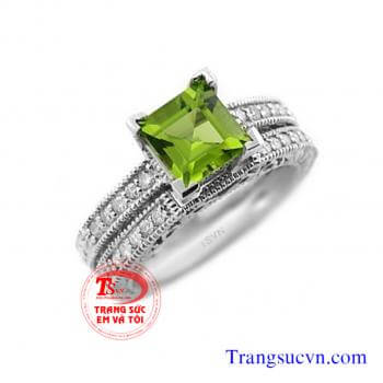 Nhẫn nữ lồng đá peridot thiên nhiên 