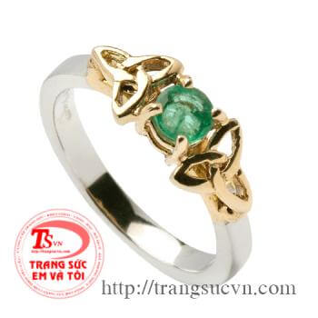 Vàng bạc, quý, ngọc. Có quý và vàng. Đặt hàng tại Sức Em Và Tôi theo yêu cầu