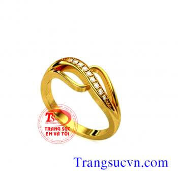 Nhẫn nữ vàng gắn Kim Cương thiên nhiên dành cho phái đẹp, đeo hợp thời trang và quý phái