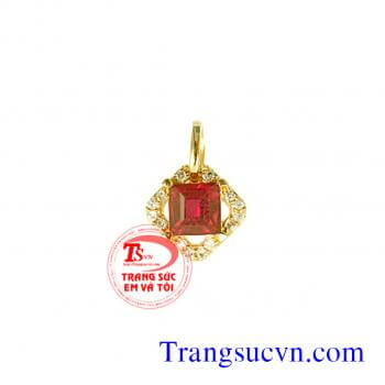 Mặt đá ruby vuông mặt đẹp