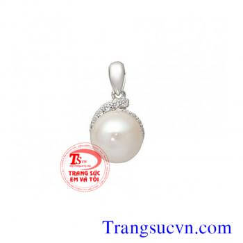 Mặt ngọc trai vàng trắng là sản phẩm ngọc trai thiên nhiên được phái nữ ưa thích