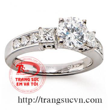 Chiếc nhẫn trinh tiết được chế tác từ vàng trắng, vàng 18k