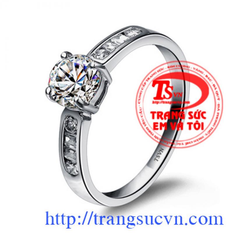 Nhẫn đính hôn xinh