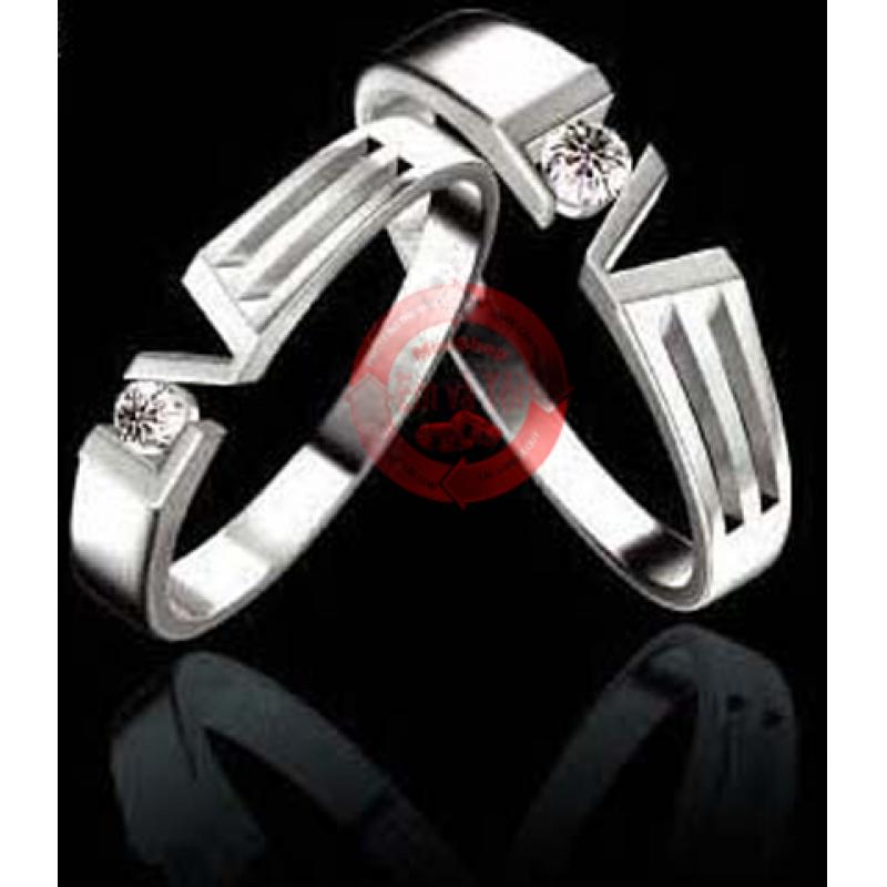 Nhẫn cắt chữ love