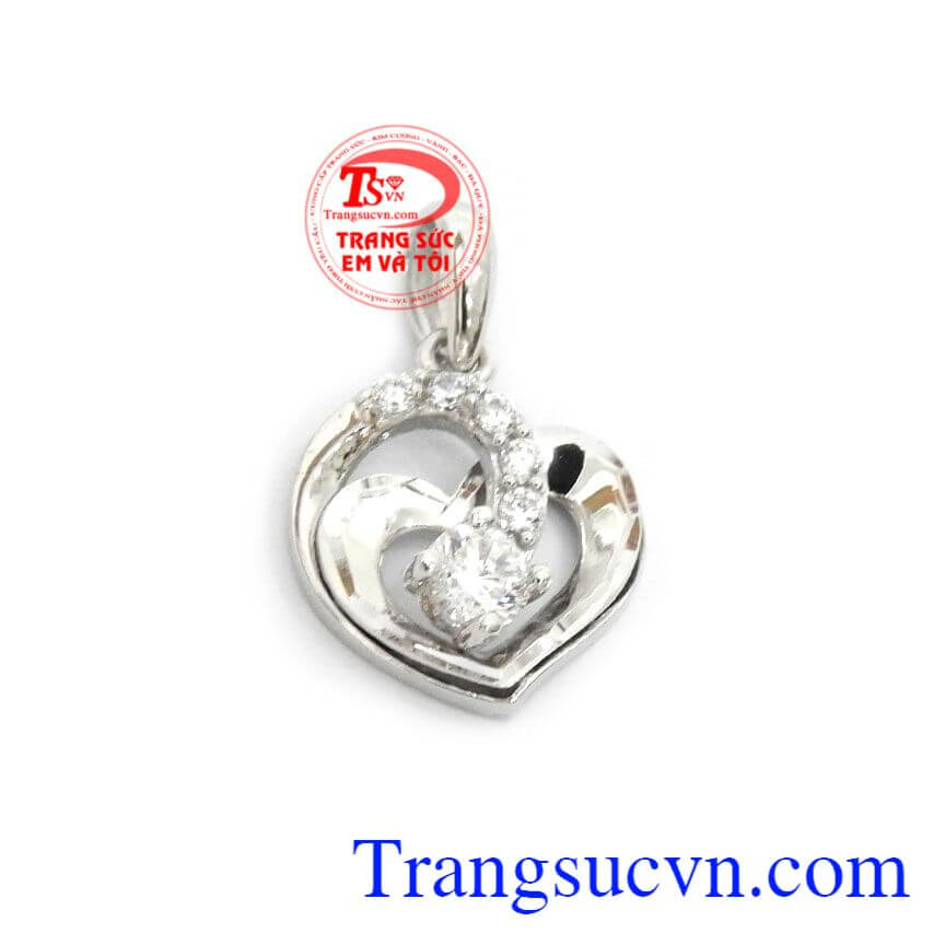 Mặt dây chuyền trái tim đẹp là sản phẩm mặt dây chuyền vàng trắng, được nhập khẩu từ Hàn Quốc