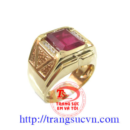 Nhẫn Nam Vàng 18k Nhẫn nam ruby được chế tác bằng vàng 18k , vàng màu có gắn 1 viên đá quý ruby thiên nhiên (nguồn gốc thiên nhiên)