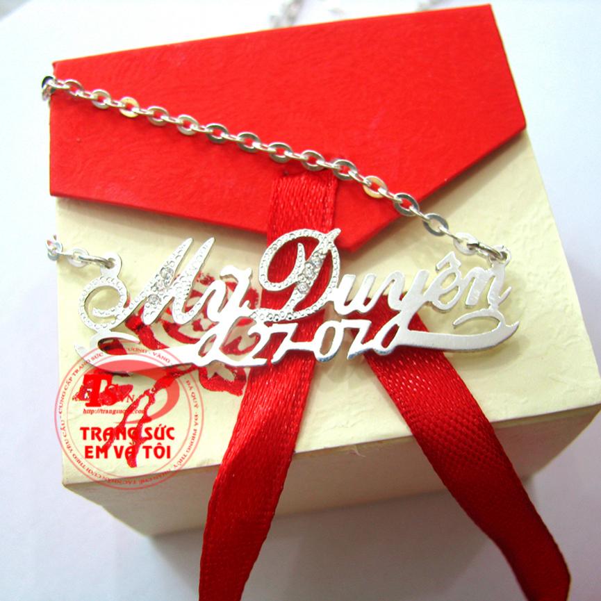 Mặt dây chữ đính đá cá tính