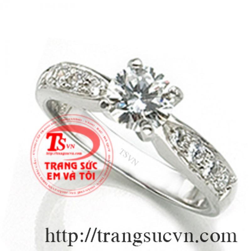 Nhẫn đính hôn đính đá