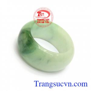 Nhẫn Jadeite thiên nhiên