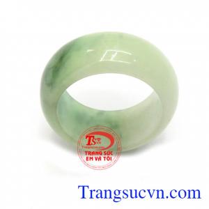 Nhẫn Jadeite thiên nhiên