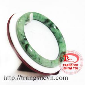 Vòng ngọc jadeite cát khí