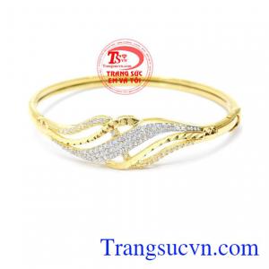 Vòng tay nữ vàng cầu may bảo hành 6 tháng.