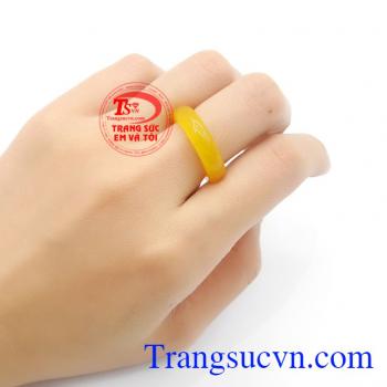 Nhẫn cẩm thạch màu vàng