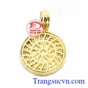 Mặt dây chim ưng mạnh mẽ