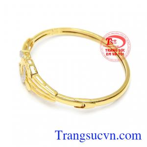 Vòng tay chanel tinh tế bảo hành 6 tháng, giao hàng trên toàn quốc.