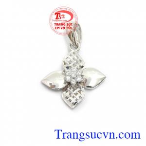 Mặt dây chuyền vàng cánh hoa là sản phẩm được nhập khẩu từ Hàn Quốc,Mặt dây chuyền vàng cánh hoa