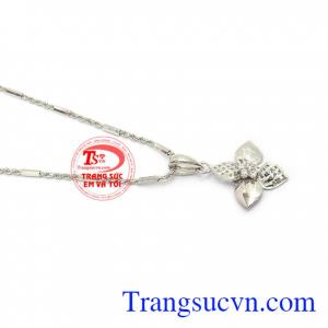 Mặt dây chuyền vàng cánh hoa