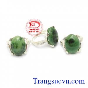 Nhẫn nữ ngọc cẩm thạch quý phái