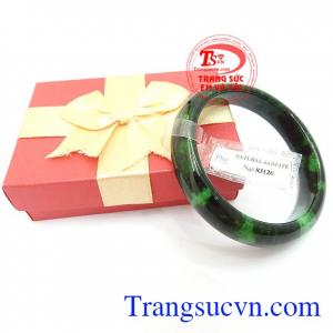 ngọc Phỉ Thúy chứa nguồn năng lượng dồi dào, rất được nhiều người ưa chuộng từ xưa đến nay