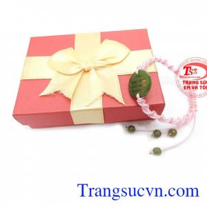 Ngọc cẩm thạch thiên nhiên chính là sự tinh túy và quý báu nhất của trời và đất, người dân Việt từ xưa đến nay cũng rất ưa chuộng cẩm thạch