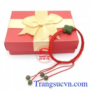 Ngọc cẩm thạch là tinh túy và báu vật của trời đất, mang ý nghĩa phong thủy tốt cho tài vận, sức khỏe, may mắn cho người đeo.