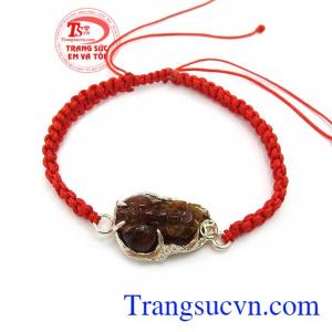 Dây tết tì hưu ngọc cẩm thạch màu nâu hợp với người mệnh thổ và mệnh kim đem lại may mắn cho người đeo