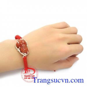 Vòng dây tết tì hưu mệnh hỏa là sản phẩm ngọc cẩm thạch đẹp, tinh tế