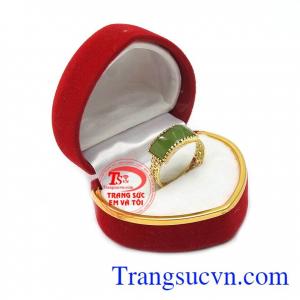 Nhẫn trong hộp đựng