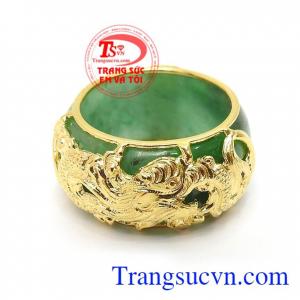 Nhẫn ngọc cẩm thạch bọc vàng đeo hợp thời trang mạnh mẽ, sang trọng và đẳng cấp phái mạnh