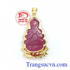 Phật Bà trong phong thủy là biểu tượng của sự bình an, lòng thánh thiện, bác ái, hướng phật, đem tới sự may mắn cho gia chủ. mặt dây Phật Bà phù hợp nhiều loại dây chuyền khác nhau