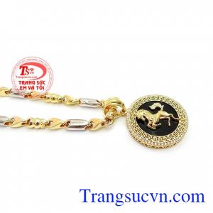 Bộ dây vàng phi mã là sản phẩm bộ dây chuyền nam sang trọng, mạnh mẽ