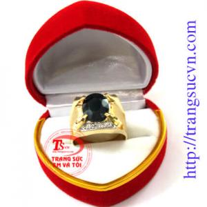 - Nhẫn nam được chế tác bằng vàng 18k