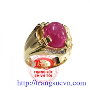 Nhẫn nam ruby đẹp mang phong cách nam tính và lịch lãm, thích hợp với nhiều kiểu trang phục đem đến sự tự tin cho phái mạnh. 