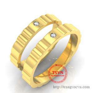 Nhẫn cưới vàng gắn kim cương