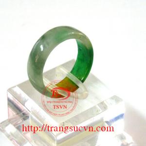 Nhẫn ngọc được chết tác từ ngọc cẩm thạch , đeo nhẫn theo phong thủy, đeo nhẫn hộ mệnh,  Ngọc cẩm thạch