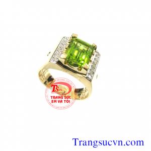 Nhẫn nam mệnh hỏa đá peridot thiên nhiên vàng 18k