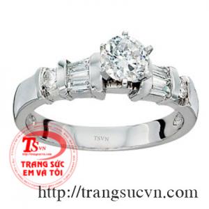 Nhẫn đính hôn đẹp tráng lệ