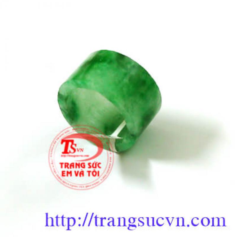 Nhẫn ngọc ngón cái tinh tế