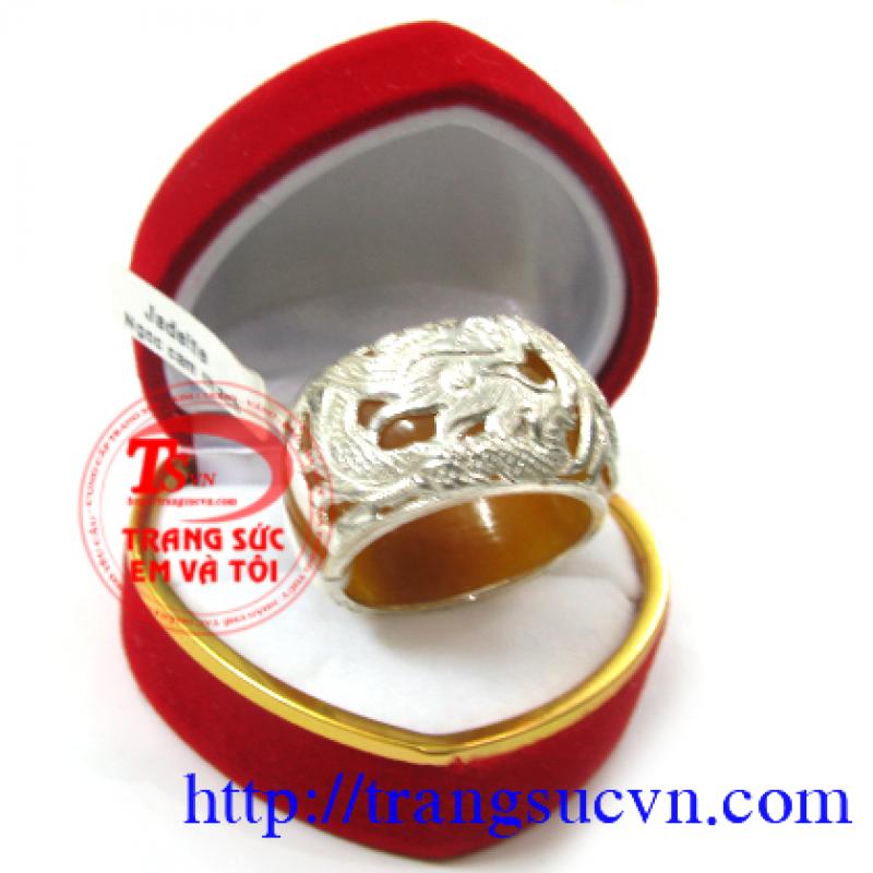 Nhẫn ngọc màu vàng bọc bạc rồng