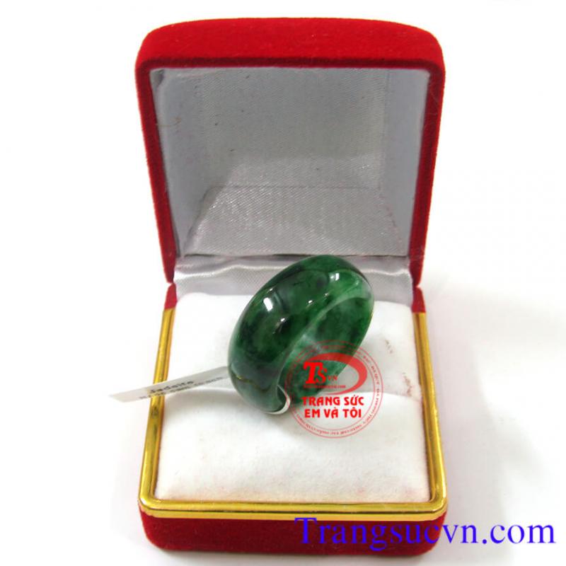 Nhẫn đá quý cẩm thạch tinh xảo