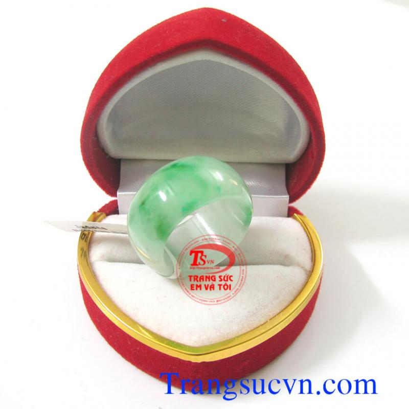 Nhẫn đá quý cẩm thạch tinh tế