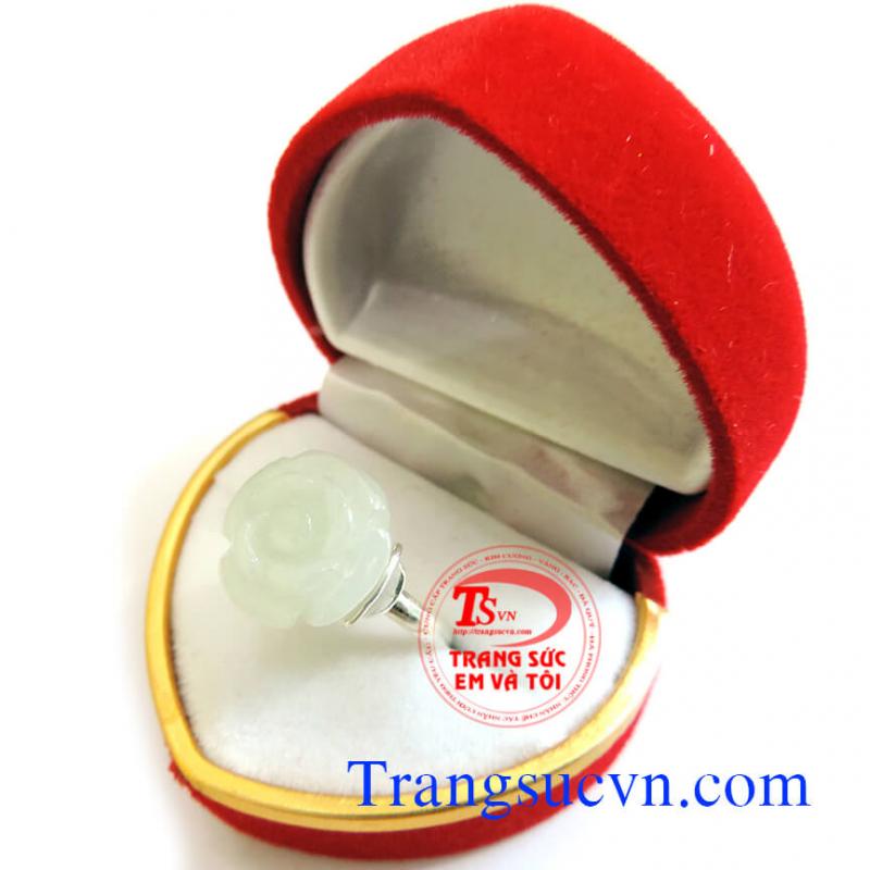 Nhẫn nữ hoa cẩm thạch