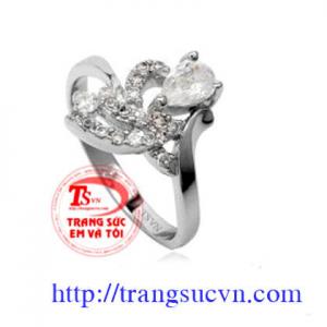 nhẫn nữ kim cương nhân tạo giọt nước