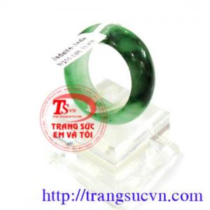 Nhẫn ngọc jadeite thiên nhiên