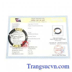 Giấy kiểm định đá quý từ trung tâm ngọc học. Vòng ngọc bọc vàng hoa văn