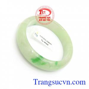 Vòng ngọc đeo hợp, sang trọng